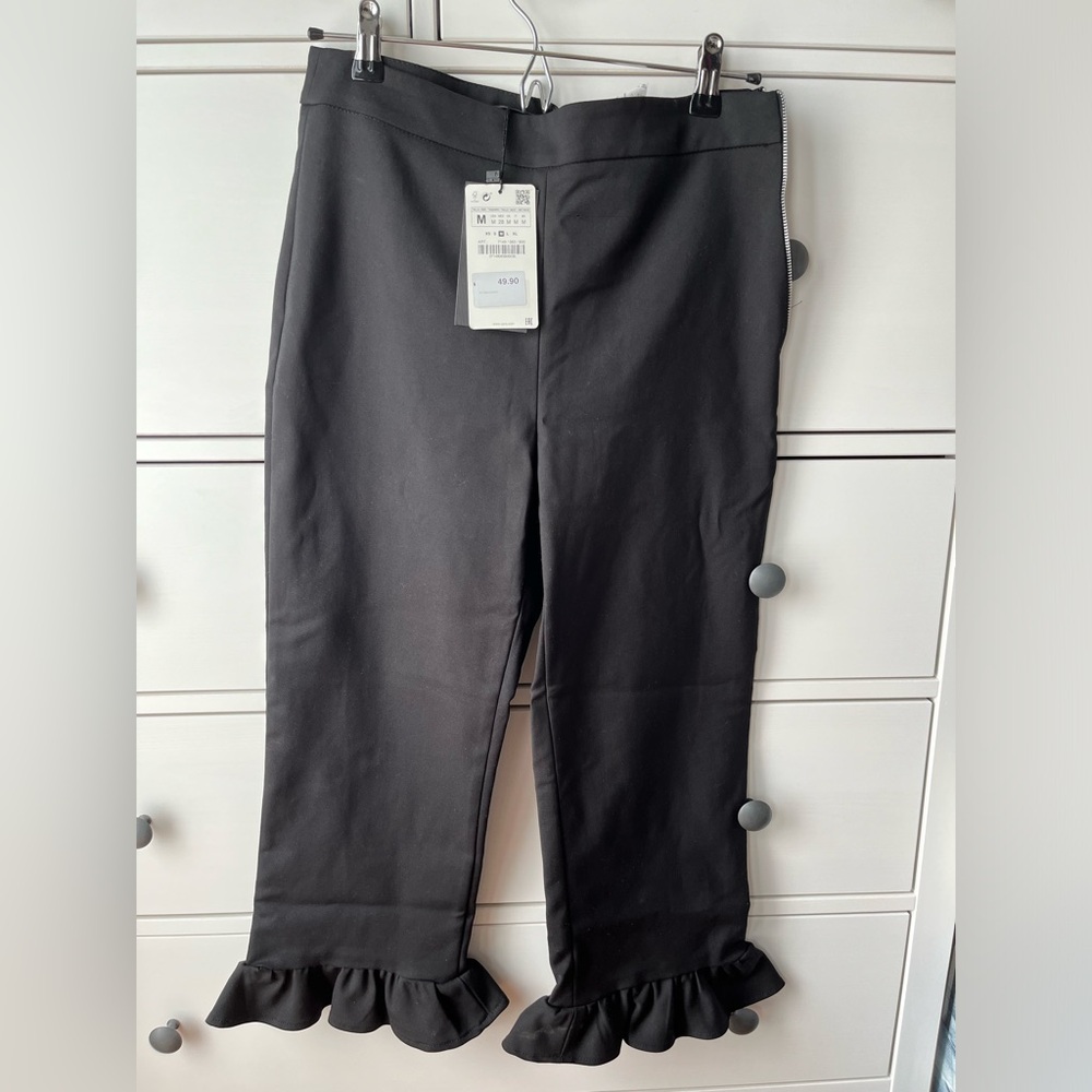 NWT Zara M Ruffle Matador pants